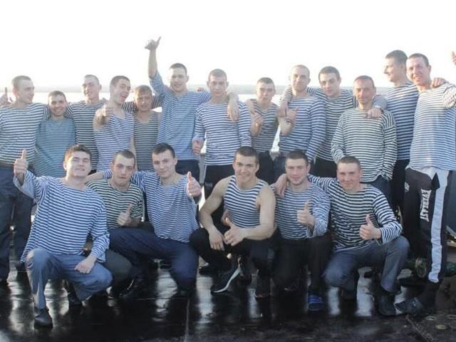 Экипаж "Черкасс" до утра останется под флагом ВМС Украины
