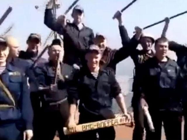 Перед штурмом украинские моряки корабля "Константин Ольшанский" поют "Воины света" (Видео)
