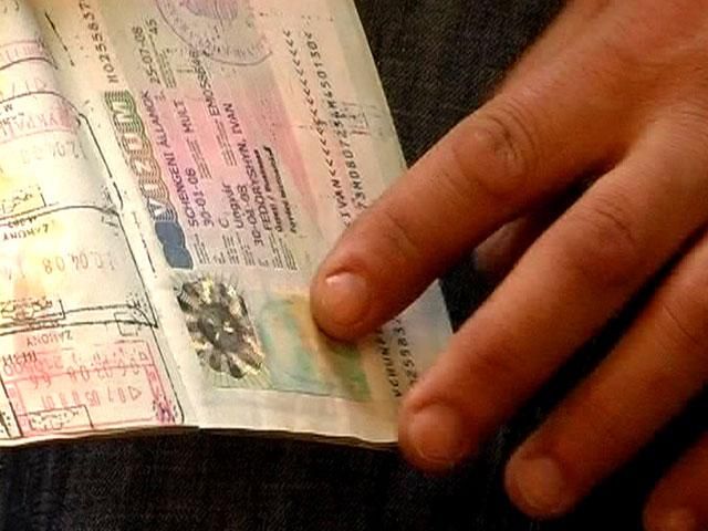 ЄС не видаватиме візи кримчанам з паспортом Росії на території РФ