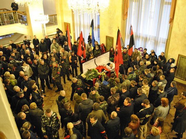 В Ровно прощались с Сашком Белым (Фото. Видео) В Ровно прощались с Сашком Белым (Фото. Видео)