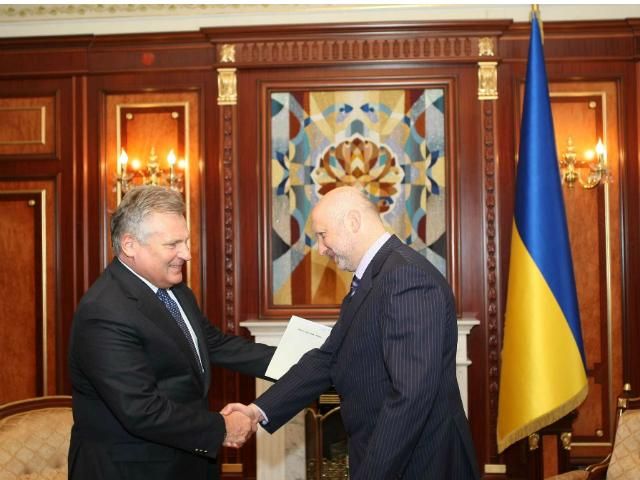 Турчинов закликає Євросоюз замінити російські товари українськими 
