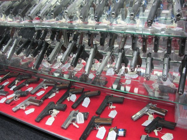 На Львовщине начали покупать больше оружия На Львовщине начали покупать больше оружия