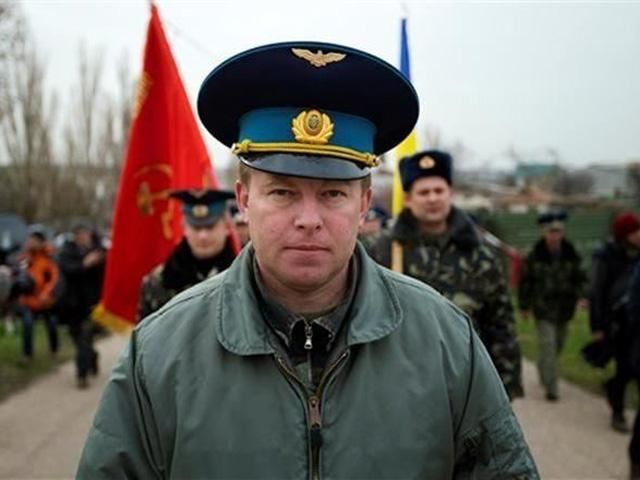 Мамчуру российские оккупанты даже не дали поцеловать жену на прощание (Видео) Мамчуру российские оккупанты даже не дали поцеловать жену на прощание (Видео)