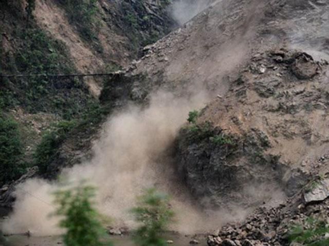 Зсув ґрунту у США: 24 людини загинули, 90 — зникли безвісти Зсув ґрунту у США: 24 людини загинули, 90 — зникли безвісти