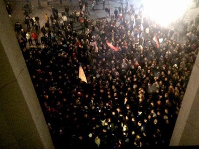 Раду пикетируют около полутора тысяч человек, — милиция Раду пикетируют около полутора тысяч человек, — милиция