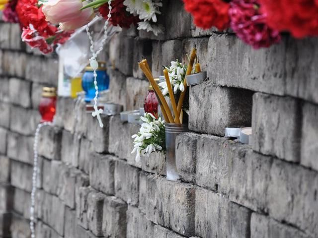 Кабмин выплатит семьям погибших по 100 прожиточных минимумов Кабмин выплатит семьям погибших по 100 прожиточных минимумов