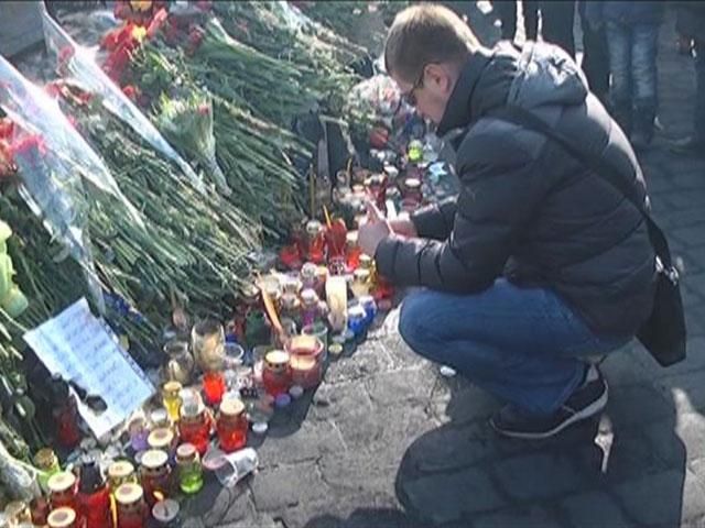 Родичам загиблих на Майдані щомісяця доплачуватимуть 5 тис гривень Родичам загиблих на Майдані щомісяця доплачуватимуть 5 тис гривень