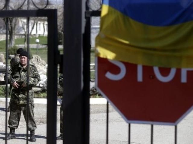 Військові з Бельбеку разом із сім'ями виїжджають з Криму Військові з Бельбеку разом із сім'ями виїжджають з Криму