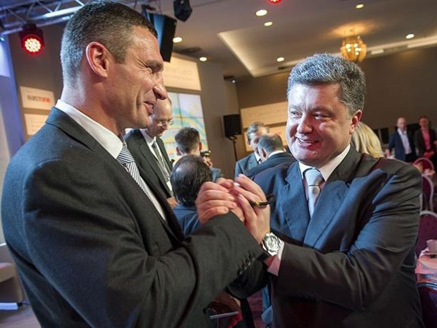 Кличко підтримав кандидатуру Порошенка і йде в мери Києва Кличко підтримав кандидатуру Порошенка і йде в мери Києва