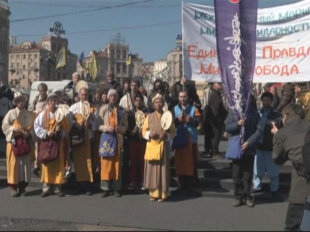 На Майдане Незалежности стартовал Марш мира На Майдане Незалежности стартовал Марш мира