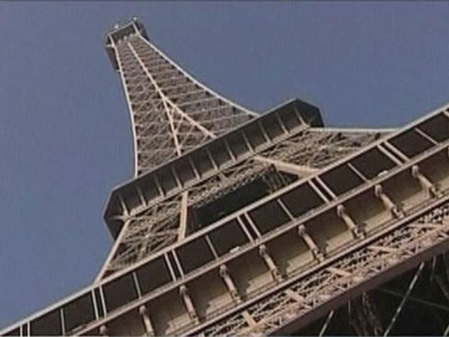 31 марта - открыто Эйфелеву башню