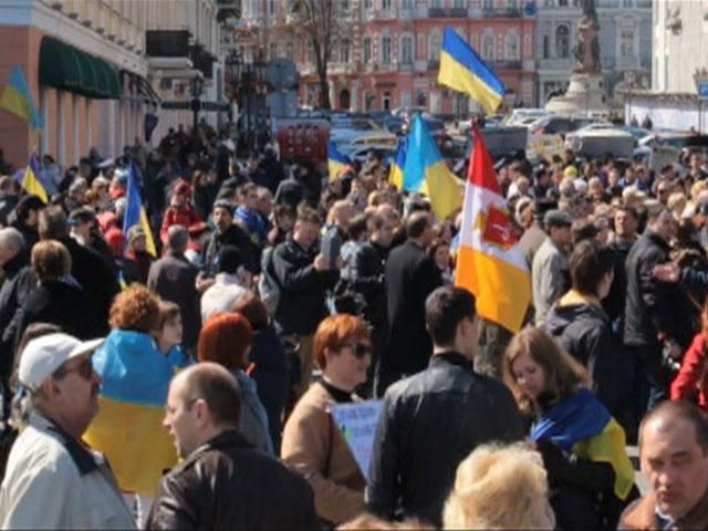 Митинг на выбор: В Одессе собрались на вече и антимайдан