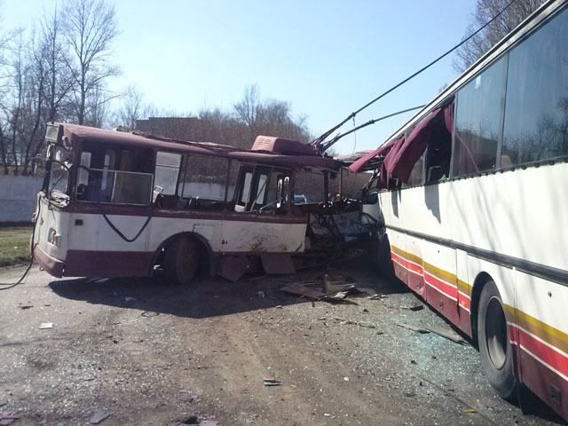 На Донеччині зіткнулися маршрутка й автобус: загинули дві людини