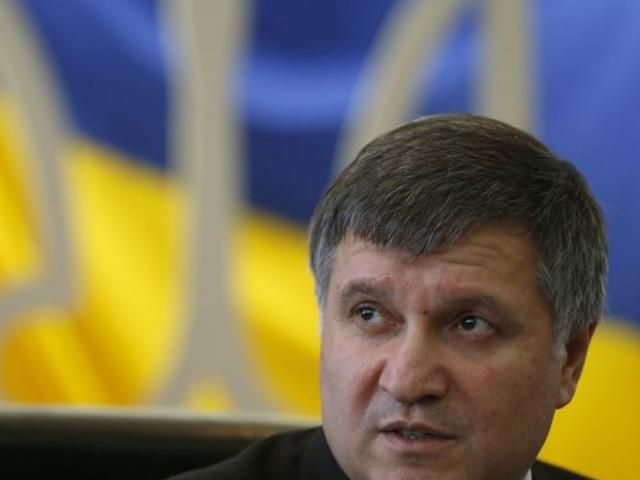 Під час віча на Майдані: "Авакова на нари!" та "Відставка" Під час віча на Майдані: "Авакова на нари!" та "Відставка"