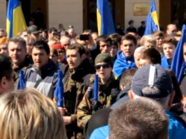 Пророссийские активисты напали на майдановцев в Одессе, пострадавших нет Пророссийские активисты напали на майдановцев в Одессе, пострадавших нет