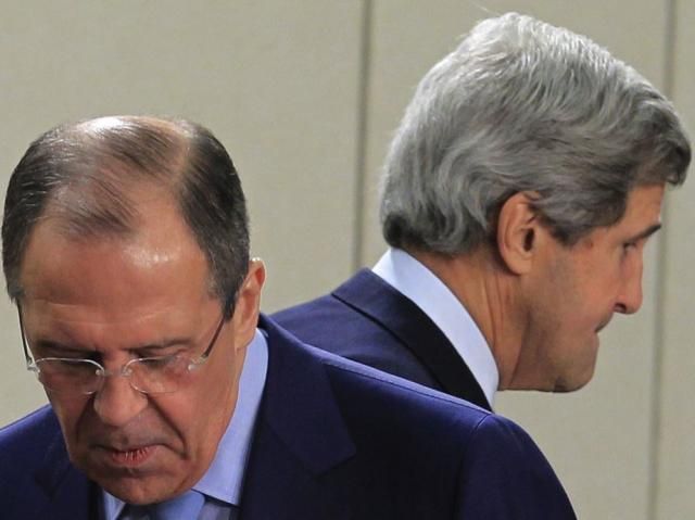 Лавров і Керрі проводять позапланову зустріч у Парижі Лавров і Керрі проводять позапланову зустріч у Парижі