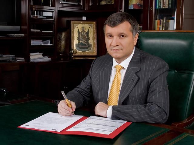 Аваков пообіцяв найближчими днями назвати імена затриманих підозрюваних у вбивствах на Майдані Аваков пообіцяв найближчими днями назвати імена затриманих підозрюваних у вбивствах на Майдані