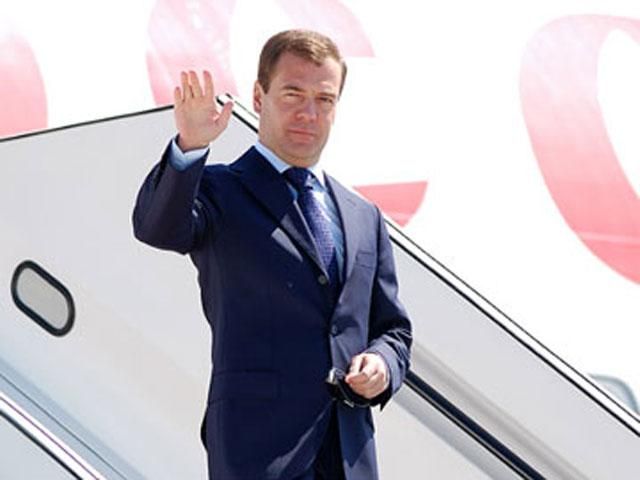 Медведєв прилетів до Криму Медведєв прилетів до Криму