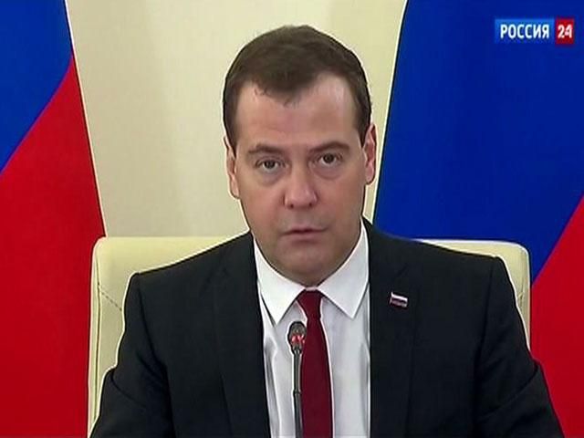 Медведев пообещал доплаты крымским пенсионерам
