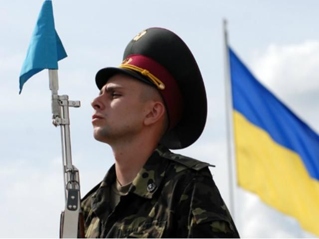 Буковинці дарують армії оргтехніку, паливо та машини Буковинці дарують армії оргтехніку, паливо та машини