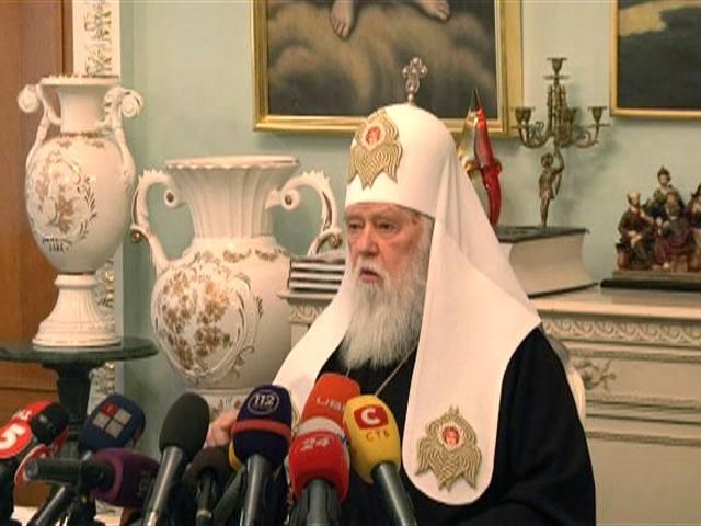 Деякі родини священиків покинули Крим через погрози, — Філарет