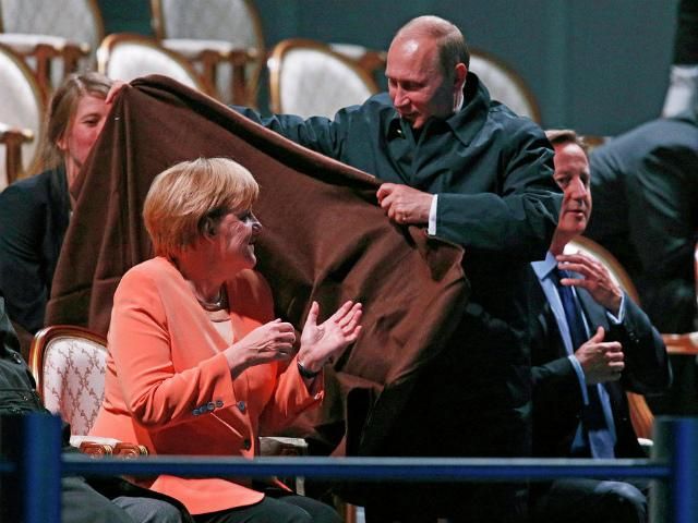 Путін і Меркель поговорили про Україну і Придністров'я Путін і Меркель поговорили про Україну і Придністров'я