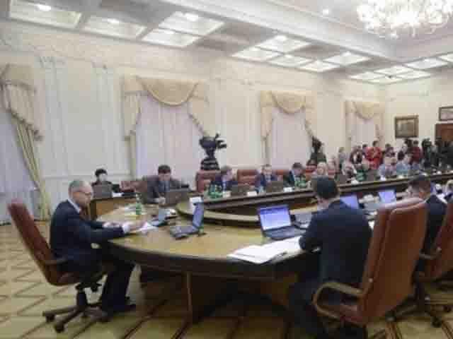 Завтра Яценюк проведет заседание Кабмина Завтра Яценюк проведет заседание Кабмина