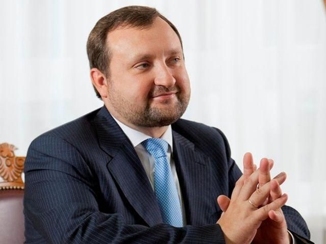 Регіонали назвали Арбузова пристосуванцем і посміялись з його "реформаторства" Регіонали назвали Арбузова пристосуванцем і посміялись з його "реформаторства"