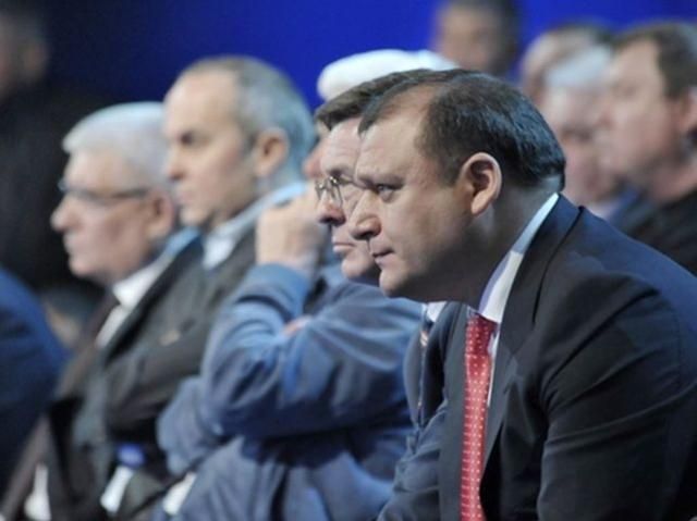 Кандидат у президенти Добкін обіцяє вступ до МС, а Тігіпко — російську як другу державну 