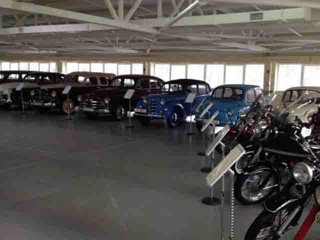 "Правый сектор" отдал автомобиль Януковича в ГАИ "Правый сектор" отдал автомобиль Януковича в ГАИ