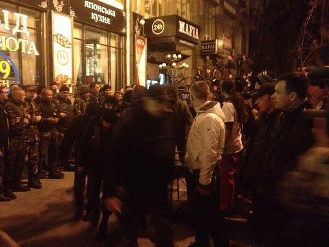 Столична міліція шукає зловмисника, який поранив трьох людей Столична міліція шукає зловмисника, який поранив трьох людей