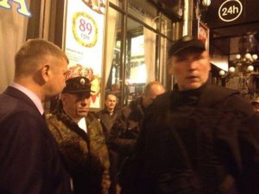 Штаб-квартира "Правого сектора" у Києві оточена: міліція і СБУ вимагають здати зброю