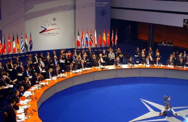 Сегодня НАТО обсудит новые санкции в отношении России