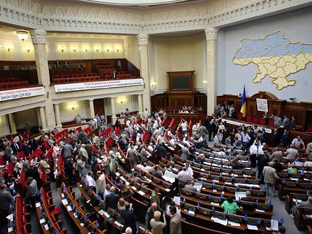 Рада проголосовала за немедленное разоружение незаконных вооруженных формирований