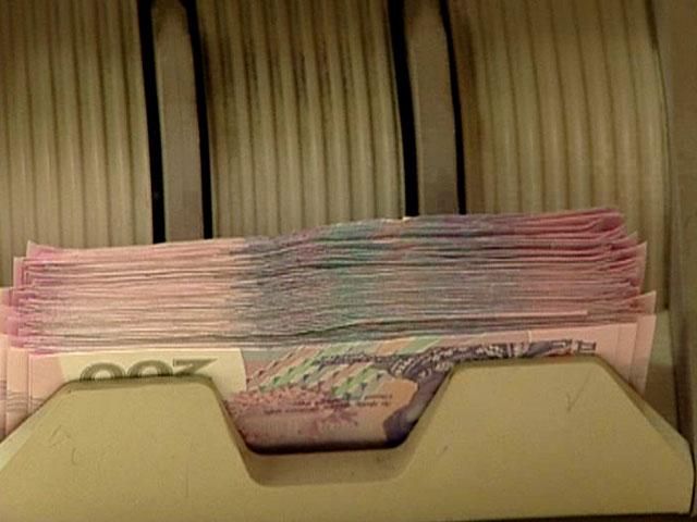 Українець в середньому заробляє 26 тисяч гривень на рік Українець в середньому заробляє 26 тисяч гривень на рік