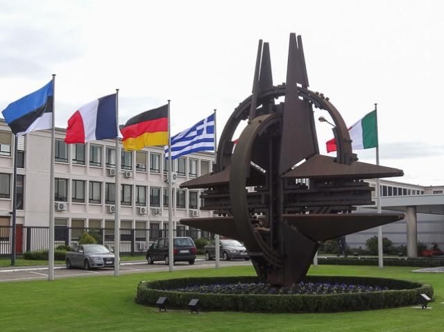 НАТО призупиняє співпрацю з РФ і активізує відносини з Україною НАТО призупиняє співпрацю з РФ і активізує відносини з Україною