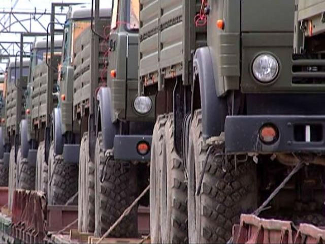 В Крым из России прибывает военная техника: сегодня завезли 30 грузовиков
