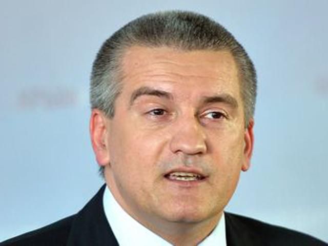 Аксенов требует у крымских предприятий прекратить платить налоги в Киев Аксенов требует у крымских предприятий прекратить платить налоги в Киев