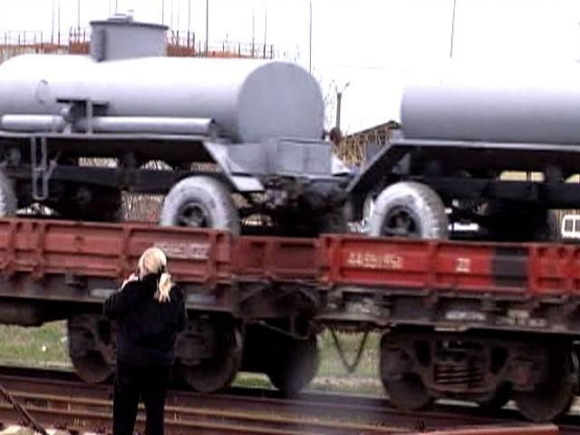 На материковую Украину из Крыма вывезли порядка 70 военных машин На материковую Украину из Крыма вывезли порядка 70 военных машин