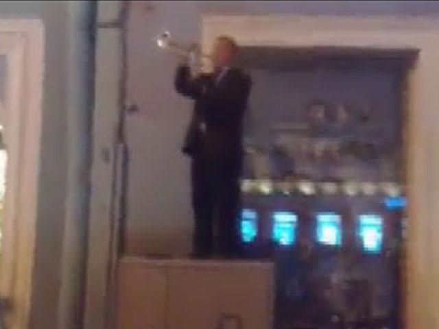 Гимн Украины посреди Санкт-Петербурга (Видео)