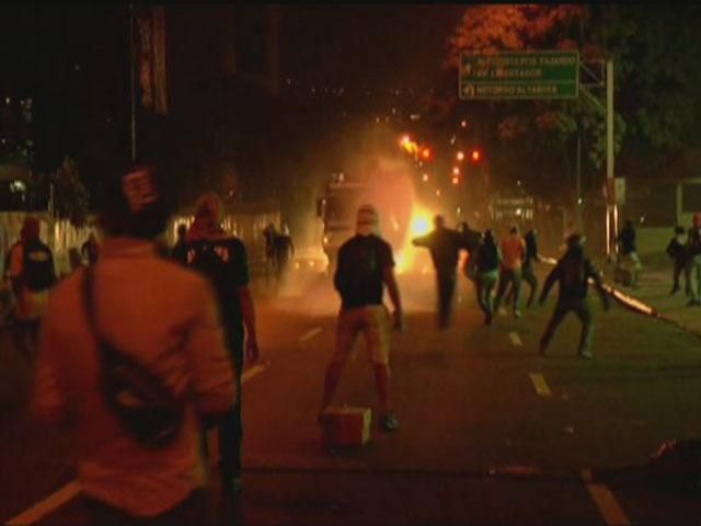 В Венесуэле усилились протесты (Видео) В Венесуэле усилились протесты (Видео)