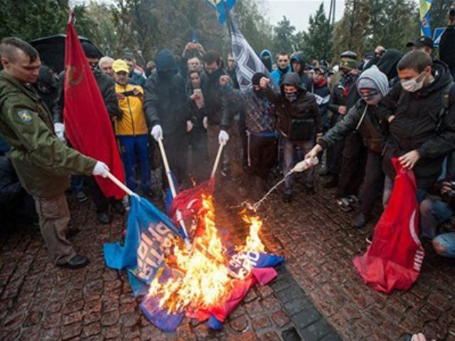 Партию регионов и КПУ нельзя запрещать, - Луценко