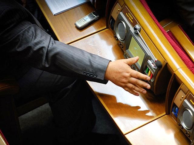 Боротьба з кнопкодавством: у Раді введуть сенсорні кнопки для голосування Боротьба з кнопкодавством: у Раді введуть сенсорні кнопки для голосування