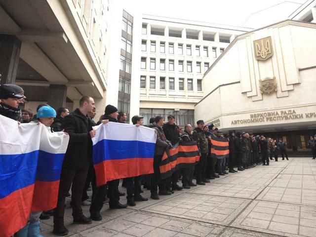 Те, кто в Крыму махал флажками РФ, за несколько месяцев поднимут флаги Украины, — Турчинов
