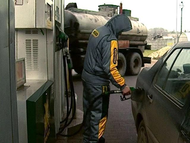 Топливо в Украине может снова подорожать - на 1-1,5 гривны за литр