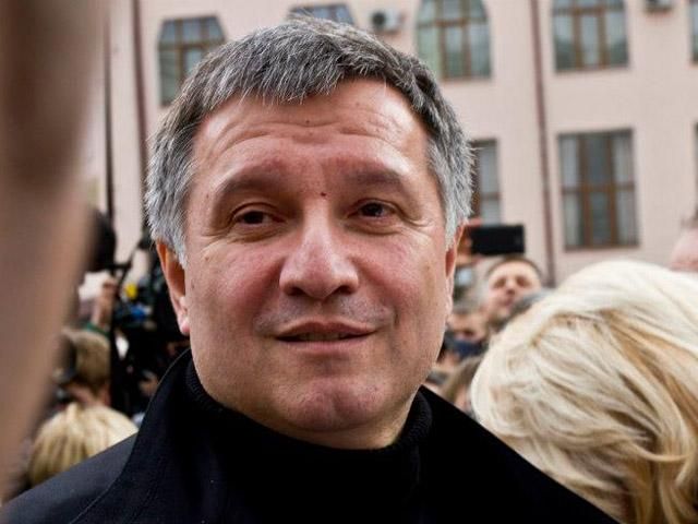 Вооруженные "титушки" базировались возле офиса Юры Енакиевского, - МВД Вооруженные "титушки" базировались возле офиса Юры Енакиевского, - МВД