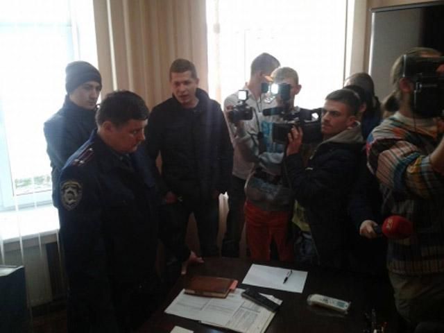Руководитель ГАИ Львова написал заявление на увольнение под давлением общественности (Фото) Руководитель ГАИ Львова написал заявление на увольнение под давлением общественности (Фото)
