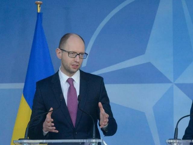 Яценюк каже, що Україна не розглядає членства в НАТО Яценюк каже, що Україна не розглядає членства в НАТО