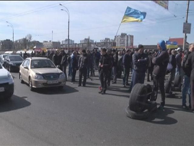 Частные предприниматели перекрыли движение на столичном проспекте