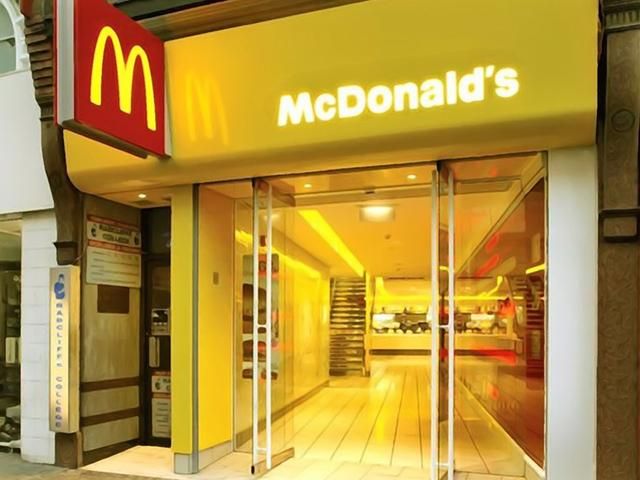 У Криму припинив працювати McDonald's